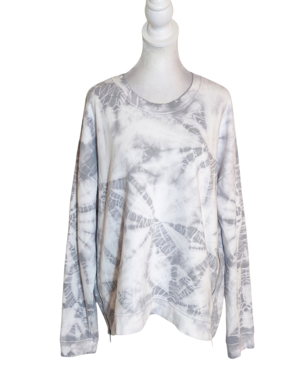 Time and Tru Gray and White Tie-Dye Sweatshirt Size XL